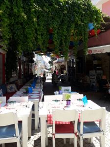 huzurlu mavi çeşme alaçatı cafe restaurant