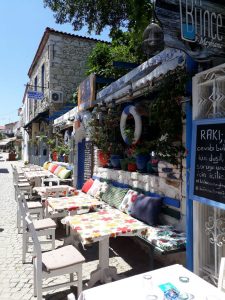 huzurlu mavi çeşme alaçatı balık lokantası2